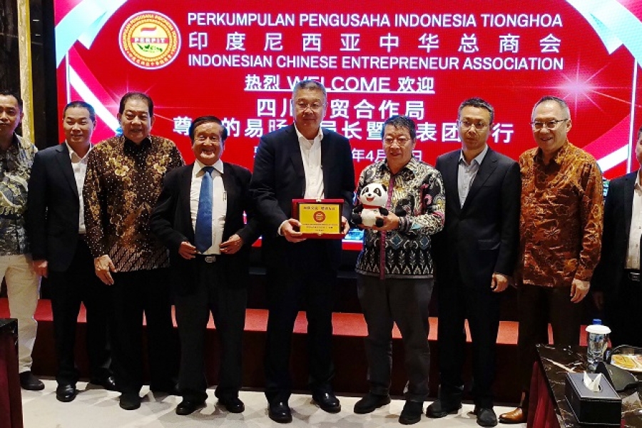 四川省经贸合作局代表团走访印尼中华总商会增进合作
